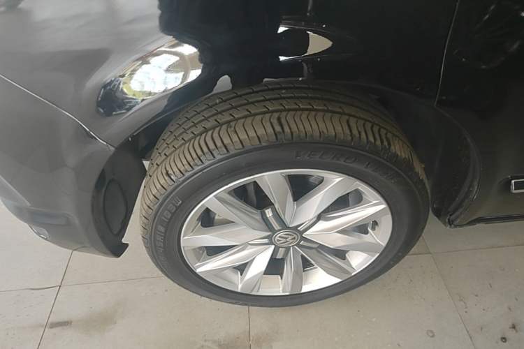 Used Volkswagen Multivan 2018 2.0 TSI Two-Wheel-Drive Luxury Edition 7 Seats Left Front Wheel Hub