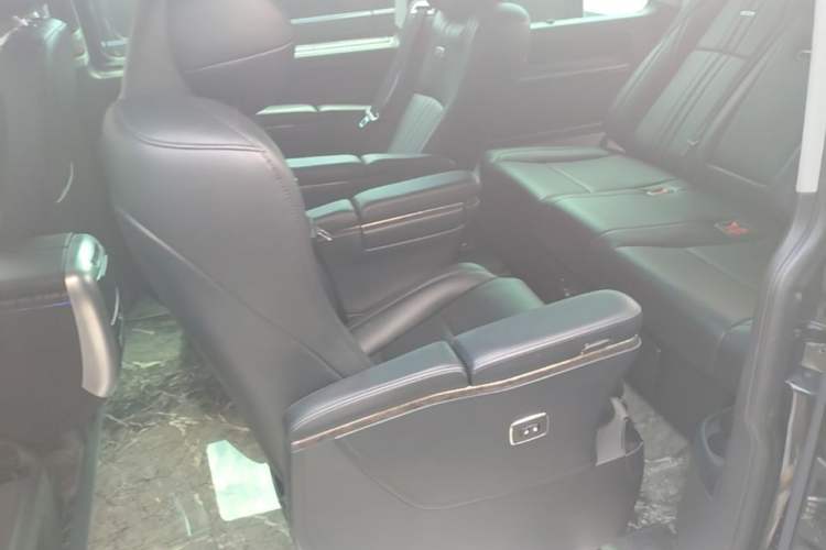 Used Volkswagen Multivan 2018 2.0 TSI 4x4 Prestige Edition 7-Seater Left Rear Seat