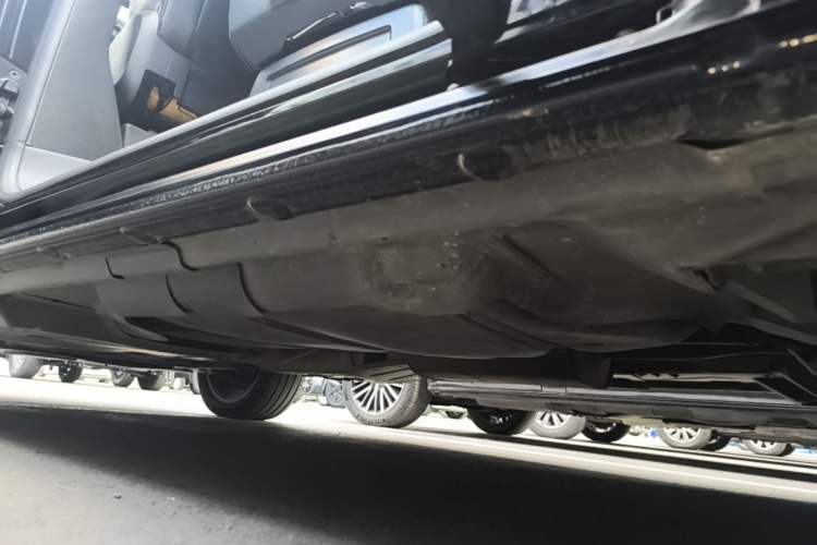 Used Volkswagen Multivan 2018 2.0 TSI 4x4 Prestige Edition 7-Seater Left Side Sill
