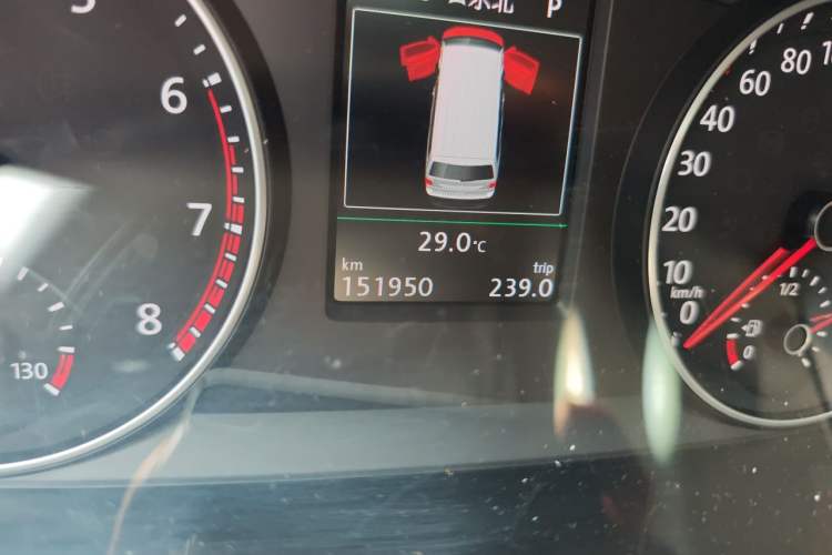 Used Volkswagen Multivan 2018 2.0 TSI 4x4 Explorer Edition 7-Seater Odometer Close Up