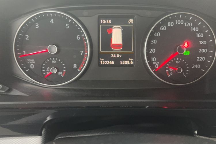 Used Volkswagen Multivan 2018 2.0 TSI Four-Wheel Drive Comfort Edition 7-Seater Odometer Close Up