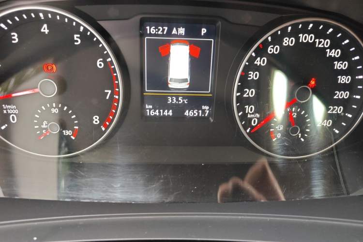 Used Volkswagen Multivan 2018 2.0 TSI 4x4 Prestige Edition 7-Seater Odometer Close Up