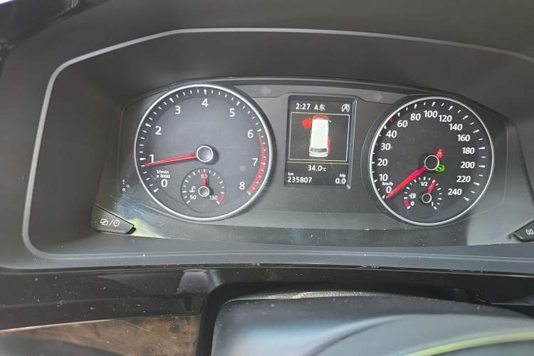 Used Volkswagen Multivan 2018 2.0 TSI 4x4 Explorer Edition 7-Seater Odometer Close Up