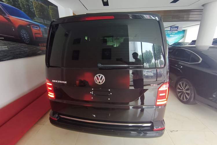 Used Volkswagen Multivan 2018 2.0 TSI Two-Wheel-Drive Luxury Edition 7 Seats Rear