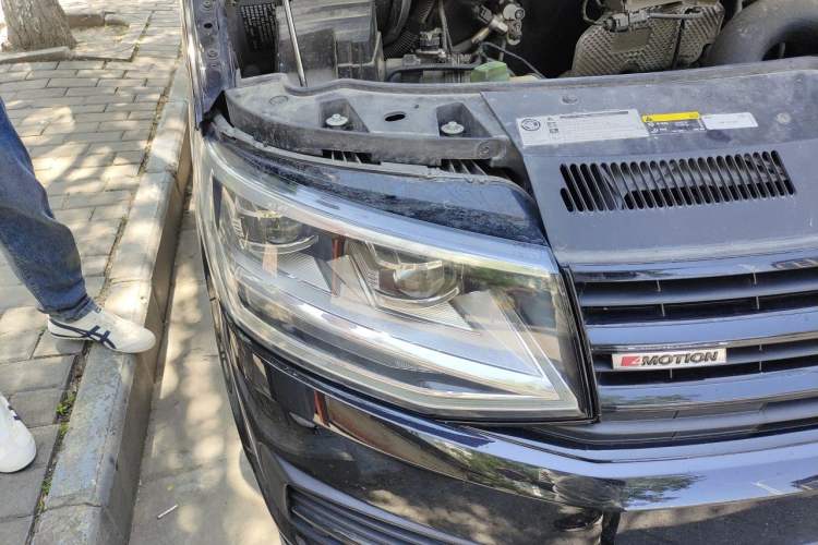 Used Volkswagen Multivan 2018 2.0 TSI 4x4 Prestige Edition 7-Seater Right Front Headlight