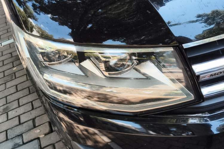 Used Volkswagen Multivan 2018 2.0 TSI Two-Wheel-Drive Luxury Edition 7 Seats Right Front Headlight