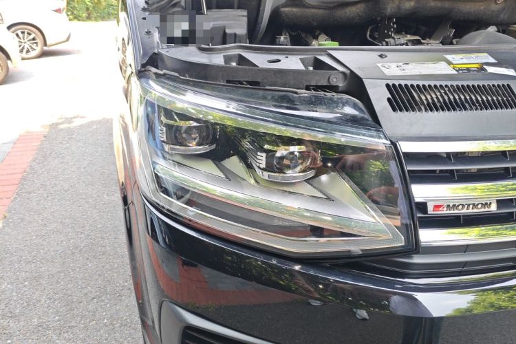 Used Volkswagen Multivan 2018 2.0 TSI 4x4 Explorer Edition 7-Seater Right Front Headlight