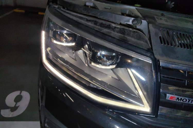Used Volkswagen Multivan 2018 2.0 TSI 4x4 Prestige Edition 7-Seater Right Front Headlight