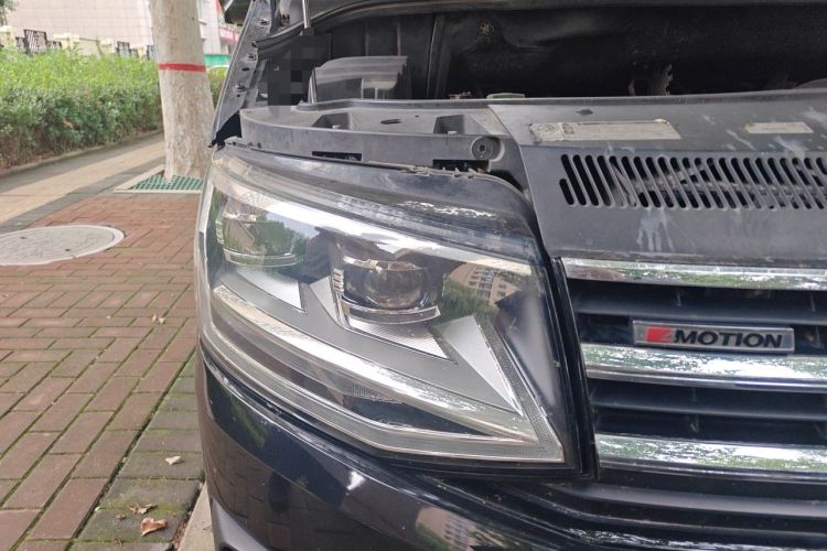 Used Volkswagen Multivan 2018 2.0 TSI 4x4 Prestige Edition 7-Seater Right Front Headlight