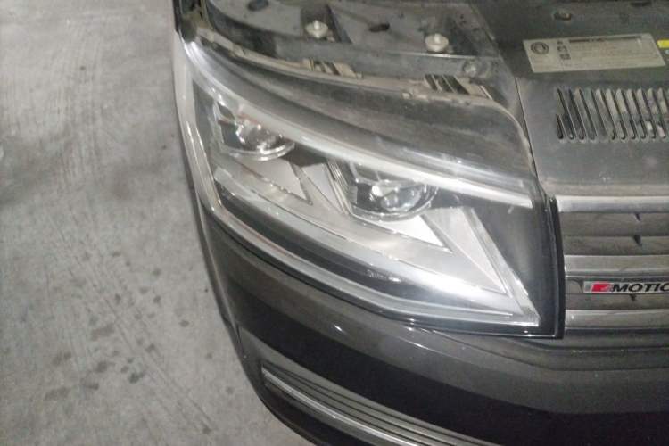 Used Volkswagen Multivan 2018 2.0 TSI Four-Wheel Drive Comfort Edition 7-Seater Right Front Headlight