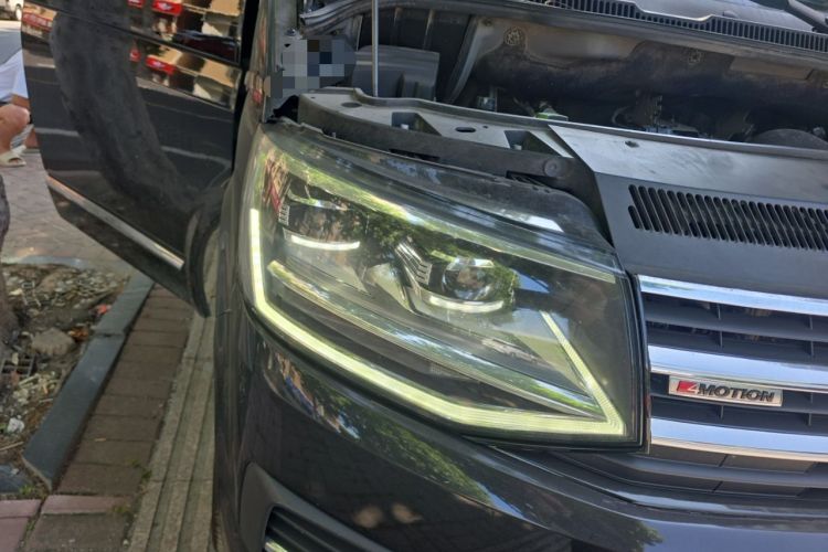 Used Volkswagen Multivan 2018 2.0 TSI 4x4 Explorer Edition 7-Seater Right Front Headlight
