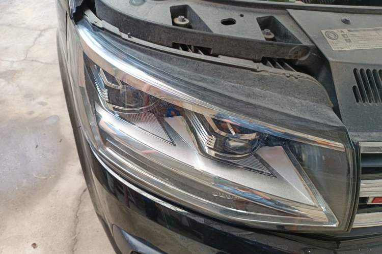Used Volkswagen Multivan 2018 2.0 TSI 4x4 Prestige Edition 7-Seater Right Front Headlight