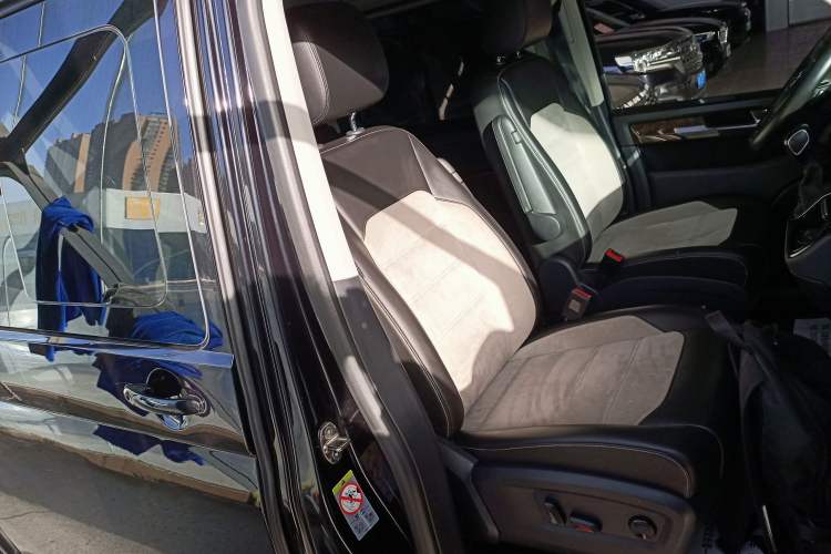 Used Volkswagen Multivan 2018 2.0 TSI Four-Wheel Drive Comfort Edition 7-Seater Right Front Seat