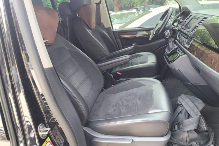 Used Volkswagen Multivan 2018 2.0 TSI Two-Wheel-Drive Luxury Edition 7 Seats Right Front Seat