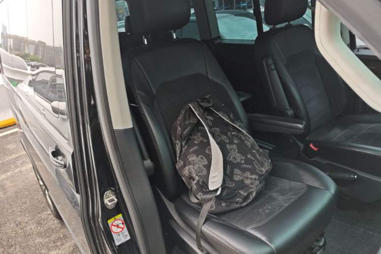 Used Volkswagen Multivan 2018 2.0 TSI Two-Wheel-Drive Luxury Edition 7 Seats Right Front Seat