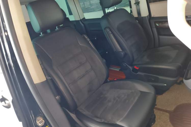 Used Volkswagen Multivan 2018 2.0 TSI Two-Wheel-Drive Luxury Edition 7 Seats Right Front Seat
