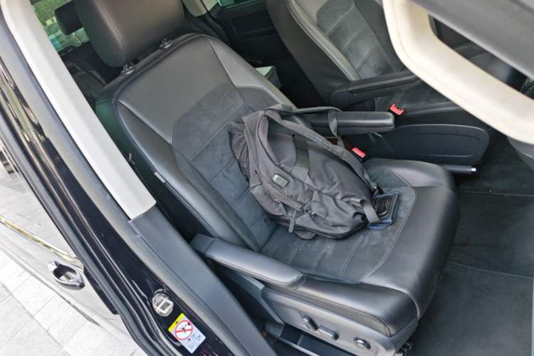 Used Volkswagen Multivan 2018 2.0 TSI 4x4 Prestige Edition 7-Seater Right Front Seat