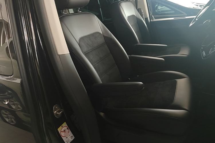 Used Volkswagen Multivan 2018 2.0 TSI Two-Wheel-Drive Luxury Edition 7 Seats Right Front Seat