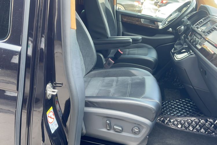 Used Volkswagen Multivan 2018 2.0 TSI 4x4 Prestige Edition 7-Seater Right Front Seat