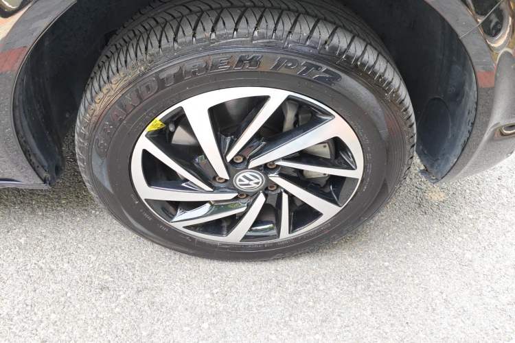Used Volkswagen Multivan 2018 2.0 TSI 4x4 Explorer Edition 7-Seater Right Front Wheel Hub