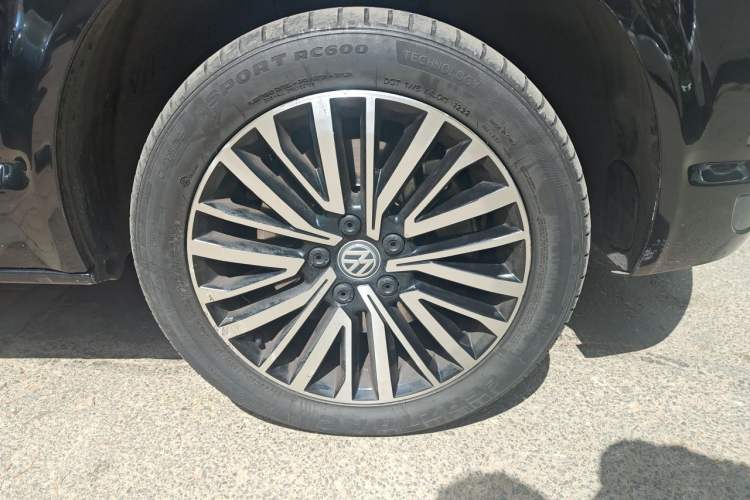Used Volkswagen Multivan 2018 2.0 TSI 4x4 Prestige Edition 7-Seater Right Front Wheel Hub