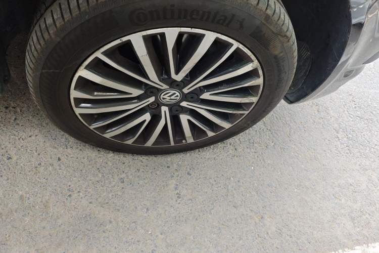 Used Volkswagen Multivan 2018 2.0 TSI 4x4 Prestige Edition 7-Seater Right Front Wheel Hub
