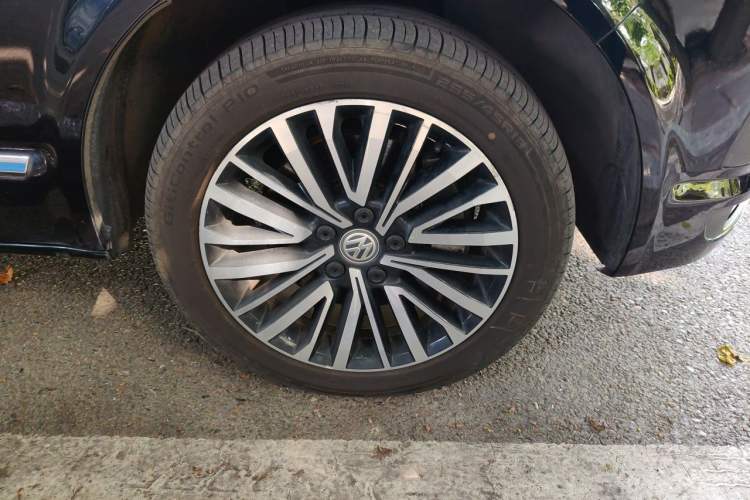 Used Volkswagen Multivan 2018 2.0 TSI 4x4 Prestige Edition 7-Seater Right Front Wheel Hub