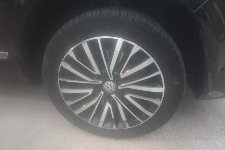 Used Volkswagen Multivan 2018 2.0 TSI 4x4 Prestige Edition 7-Seater Right Front Wheel Hub