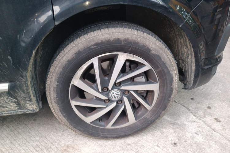 Used Volkswagen Multivan 2018 2.0 TSI 4x4 Explorer Edition 7-Seater Right Front Wheel Hub