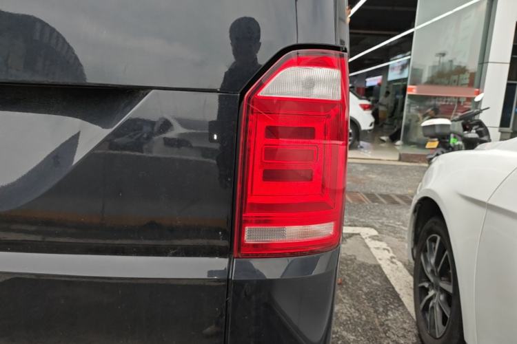 Used Volkswagen Multivan 2018 2.0 TSI Two-Wheel-Drive Luxury Edition 7 Seats Right Rear Taillight