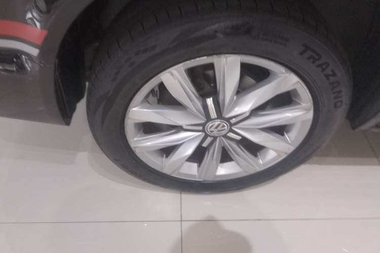 Used Volkswagen Multivan 2018 2.0 TSI Two-Wheel-Drive Luxury Edition 7 Seats Right Rear Wheel Hub