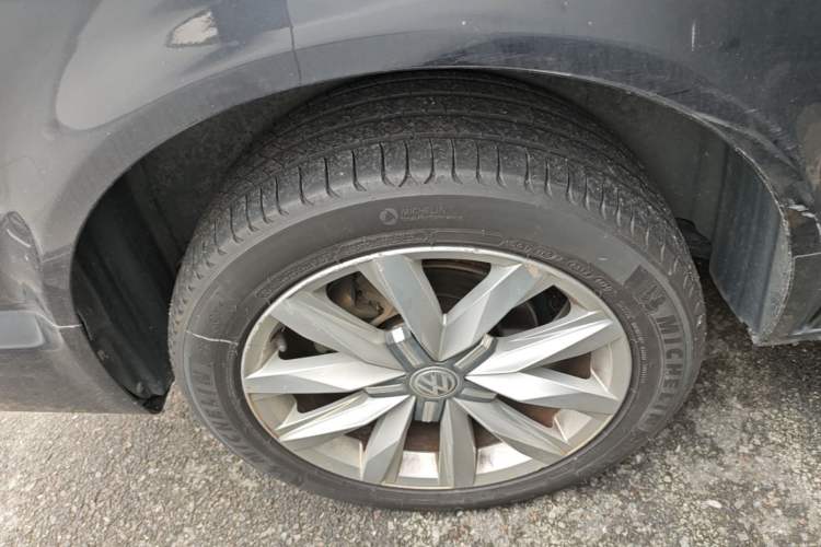 Used Volkswagen Multivan 2018 2.0 TSI Two-Wheel-Drive Luxury Edition 7 Seats Right Rear Wheel Hub