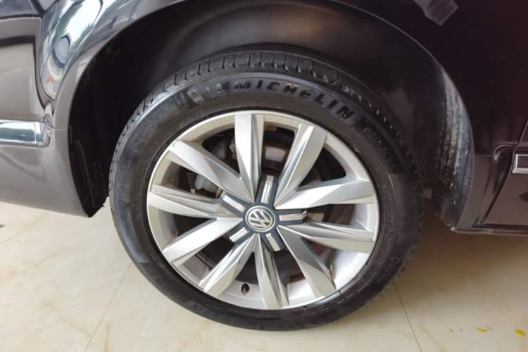 Used Volkswagen Multivan 2018 2.0 TSI Two-Wheel-Drive Luxury Edition 7 Seats Right Rear Wheel Hub