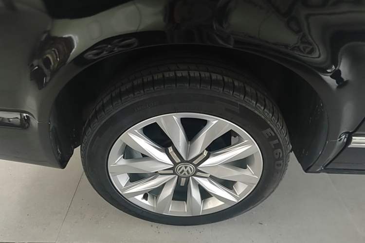 Used Volkswagen Multivan 2018 2.0 TSI Two-Wheel-Drive Luxury Edition 7 Seats Right Rear Wheel Hub