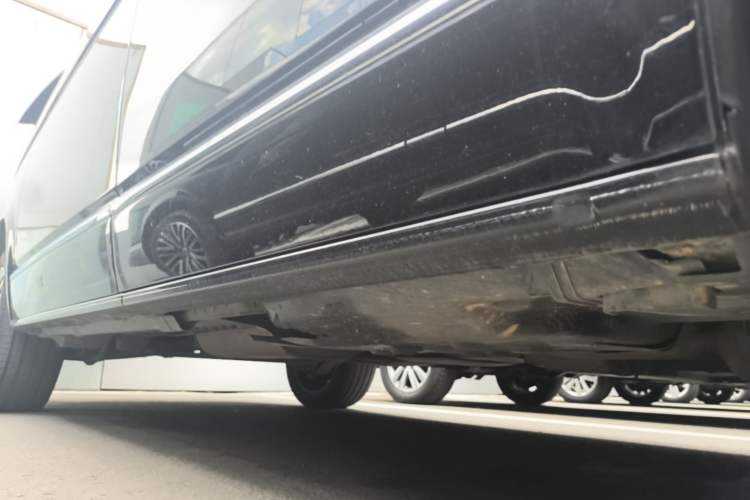 Used Volkswagen Multivan 2018 2.0 TSI 4x4 Prestige Edition 7-Seater Right Side Sill
