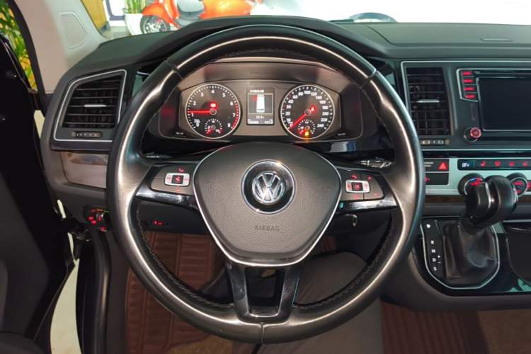 Used Volkswagen Multivan 2018 2.0 TSI Two-Wheel-Drive Luxury Edition 7 Seats Steering Wheel