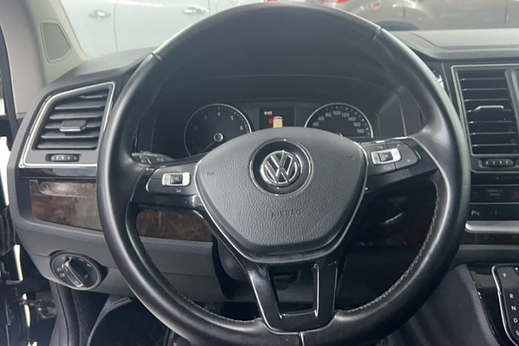 Used Volkswagen Multivan 2018 2.0 TSI Two-Wheel-Drive Luxury Edition 7 Seats Steering Wheel