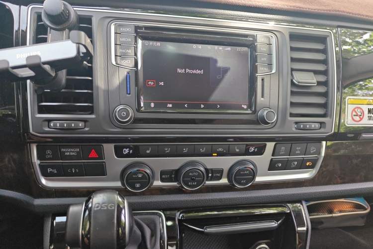 Used Volkswagen Multivan 2018 2.0 TSI Four-Wheel Drive Comfort Edition 7-Seater Audio And AC Panel