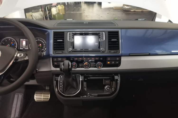 Used Volkswagen Multivan 2018 2.0 TSI Four-Wheel Drive Comfort Edition 7-Seater Audio And AC Panel