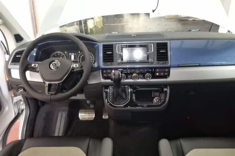 Used Volkswagen Multivan 2018 2.0 TSI Four-Wheel Drive Comfort Edition 7-Seater Center Console