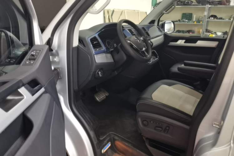 Used Volkswagen Multivan 2018 2.0 TSI Four-Wheel Drive Comfort Edition 7-Seater Driver Seat