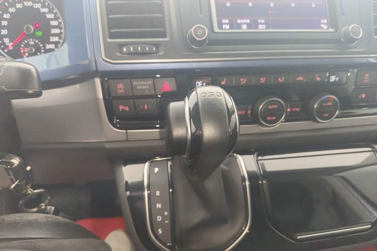 Used Volkswagen Multivan 2018 2.0 TSI Four-Wheel Drive Comfort Edition 7-Seater Gear Lever