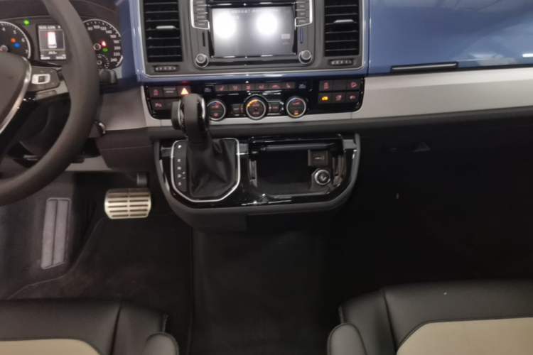 Used Volkswagen Multivan 2018 2.0 TSI Four-Wheel Drive Comfort Edition 7-Seater Gear Lever