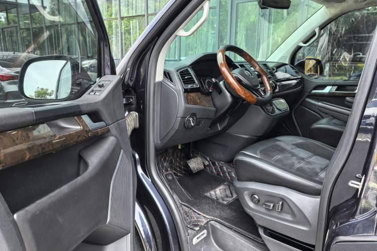 Used Volkswagen Multivan 2018 2.0 TSI Two-Wheel-Drive Luxury Edition 7 Seats Interior 1