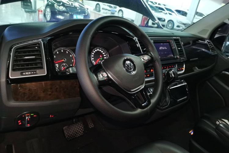 Used Volkswagen Multivan 2018 2.0 TSI Two-Wheel-Drive Luxury Edition 7 Seats Interior 2