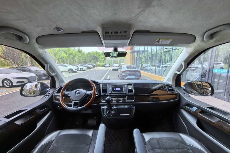 Used Volkswagen Multivan 2018 2.0 TSI Two-Wheel-Drive Luxury Edition 7 Seats Interior 2