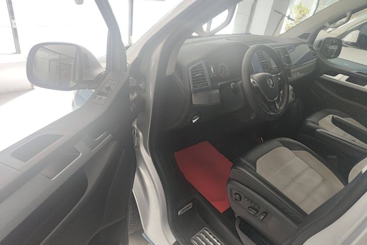 Used Volkswagen Multivan 2018 2.0 TSI Four-Wheel Drive Comfort Edition 7-Seater Interior 3