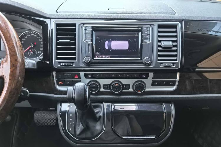 Used Volkswagen Multivan 2018 2.0 TSI Two-Wheel-Drive Luxury Edition 7 Seats Interior 4