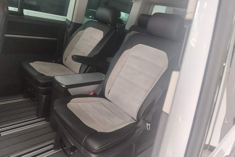 Used Volkswagen Multivan 2018 2.0 TSI Four-Wheel Drive Comfort Edition 7-Seater Interior 4