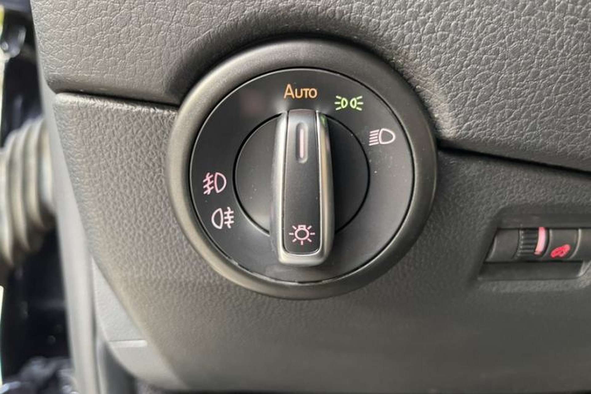Used Volkswagen Multivan 2018 2.0 TSI Two-Wheel-Drive Luxury Edition 7 Seats Interior 6